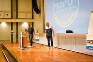 Peter Hinojal wurde von Stefan Schmidt anmoderiert