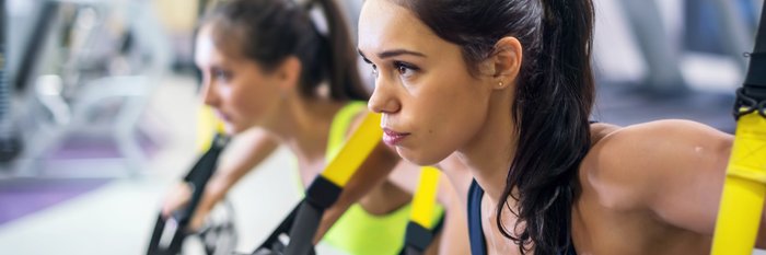 TRX/Sling-Workout in einer Gruppe