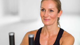attraktive Frau beim Fitnesstraining